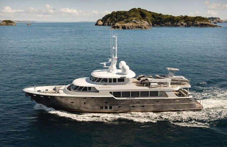 The 31m Yacht BLACK PEARL