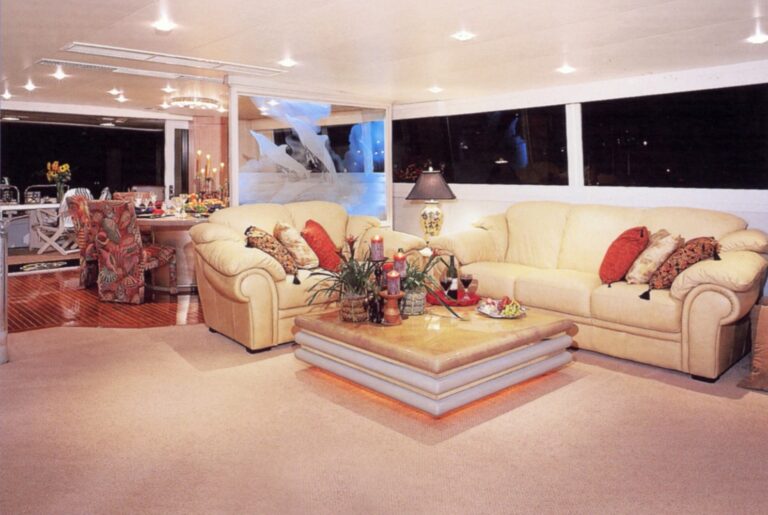 The 31m Yacht LIQUIDITY