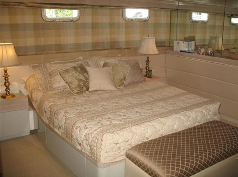 The 31m Yacht LIQUIDITY