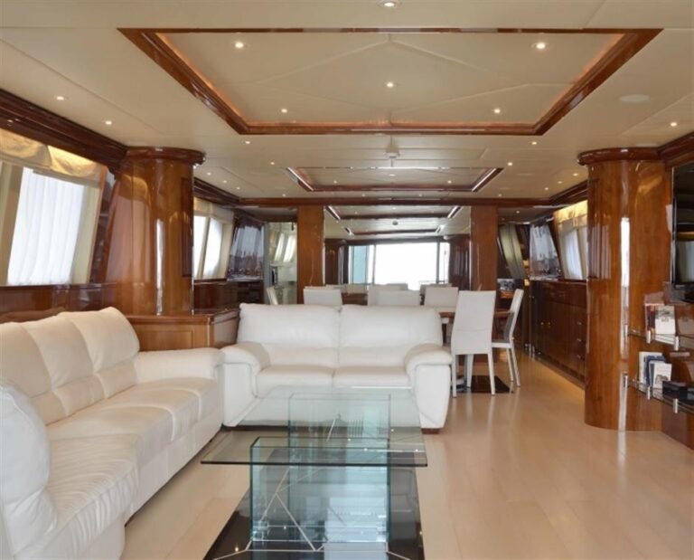 The 31m Yacht MAGIC DREAM