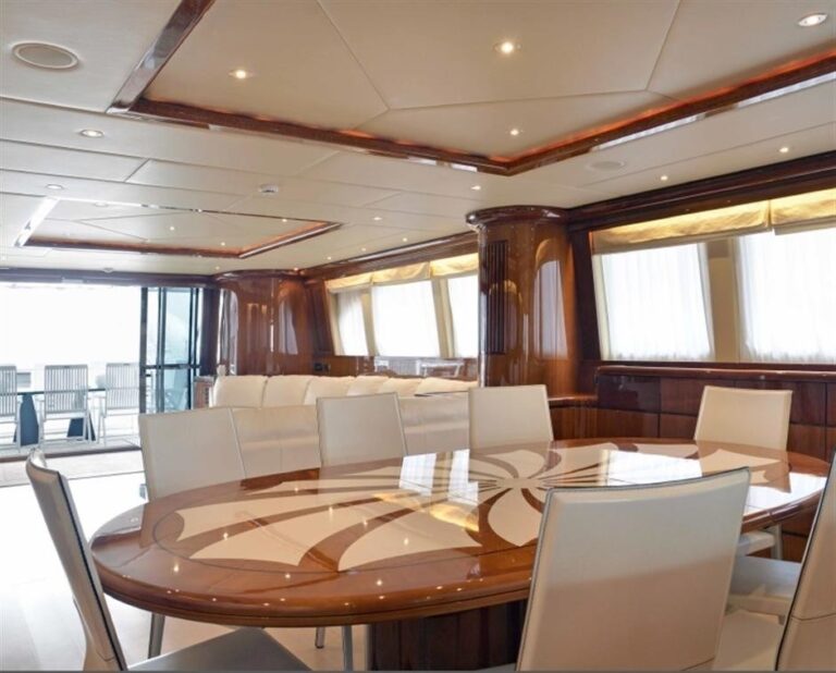 The 31m Yacht MAGIC DREAM