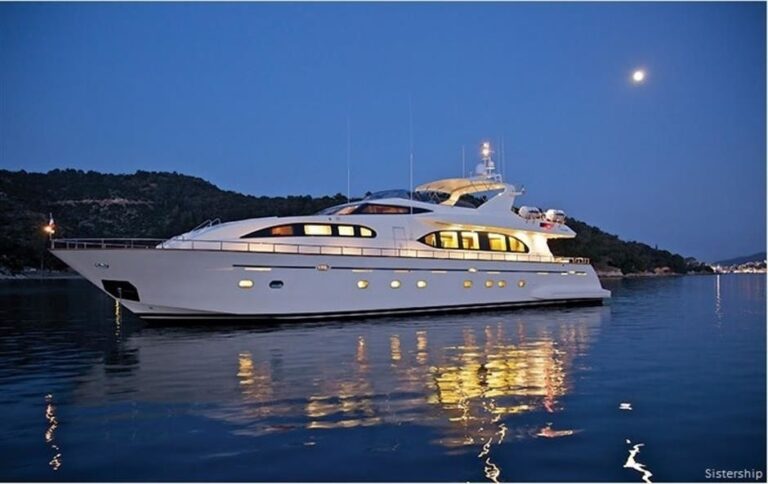 The 31m Yacht MAGIC DREAM