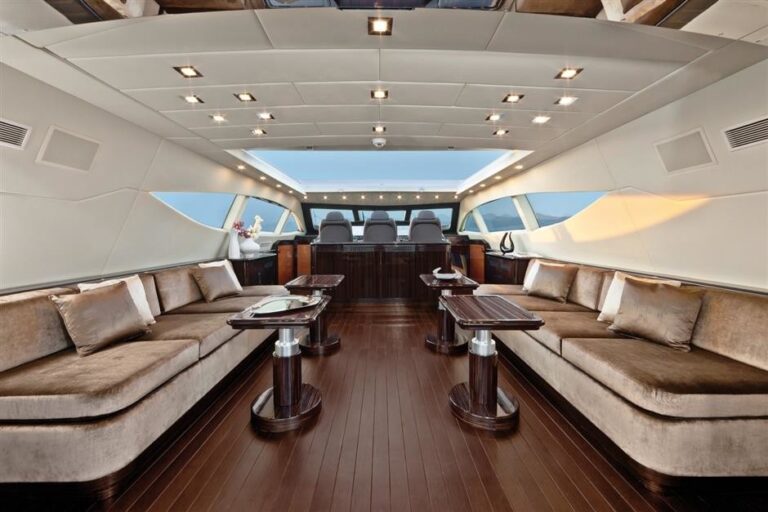 The 31m Yacht MANGUSTA 105