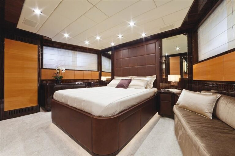 The 31m Yacht MANGUSTA 105