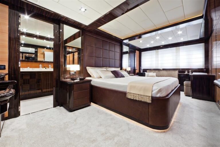 The 31m Yacht MANGUSTA 105