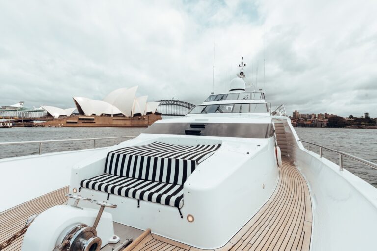 The 31m Yacht OSCAR II - Foredeck seating