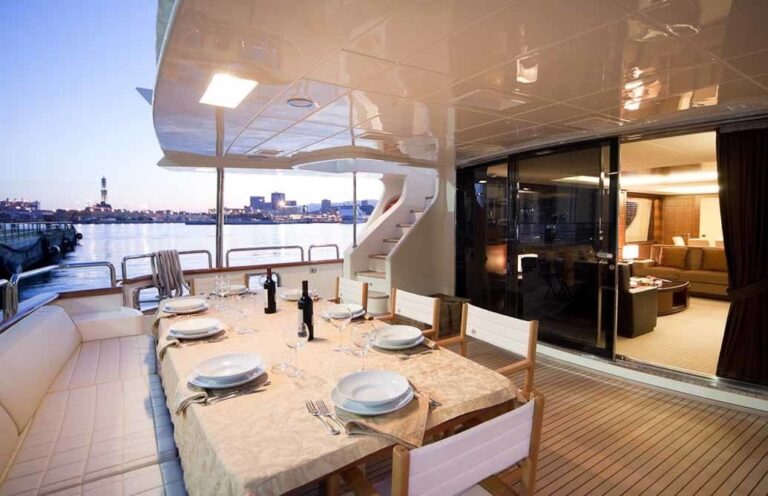 Alfresco dining at dusk