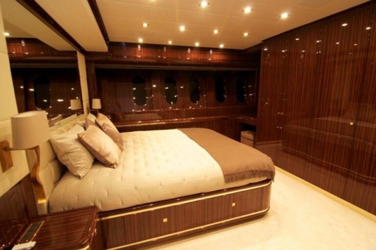 The 31m Yacht WHITE PEARL