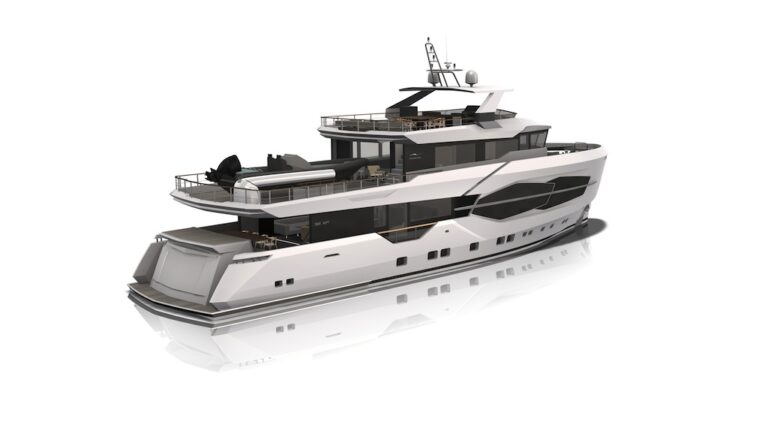 32XP Expedition Yacht