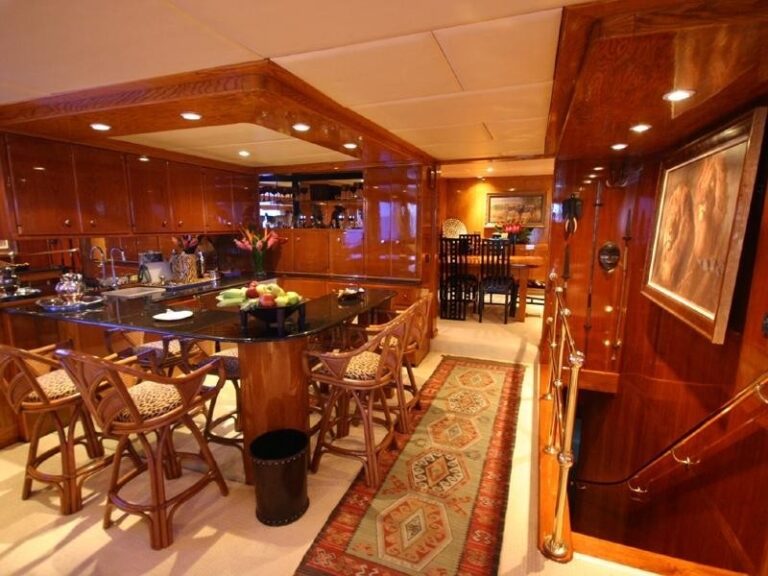 The 32m Yacht ASKARI