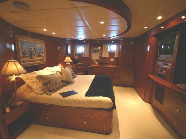 The 32m Yacht ASKARI