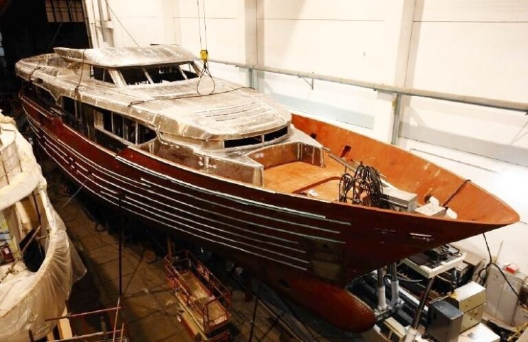 The 32m Yacht BLUE BERRY