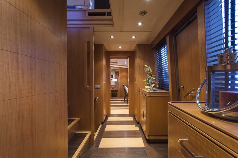 The 32m Yacht CAPPUCCINO