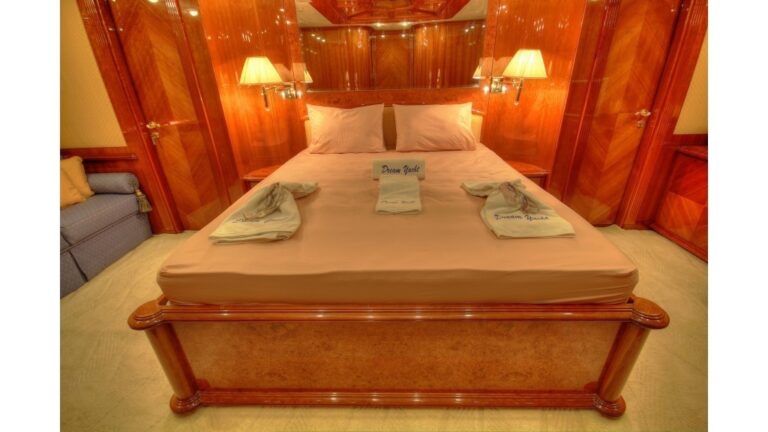The 32m Yacht DREAM YACHT