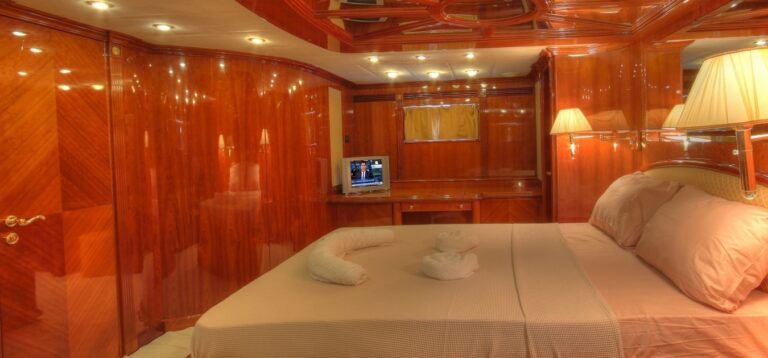 The 32m Yacht DREAM YACHT