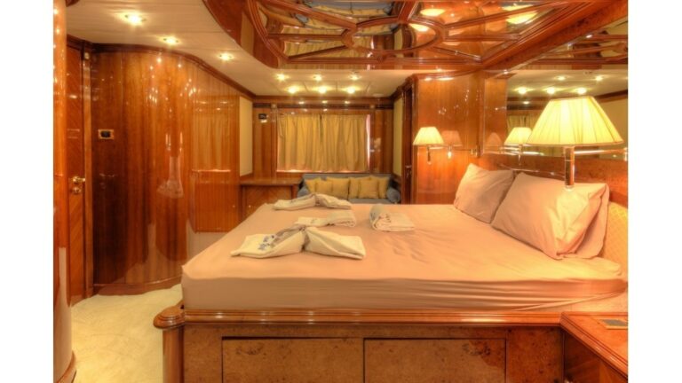 The 32m Yacht DREAM YACHT