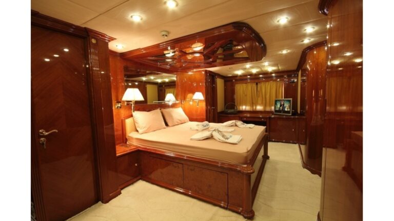 The 32m Yacht DREAM YACHT