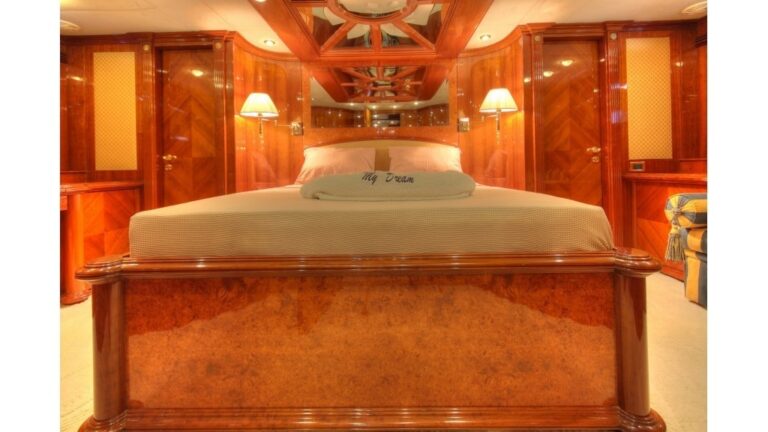 The 32m Yacht DREAM YACHT