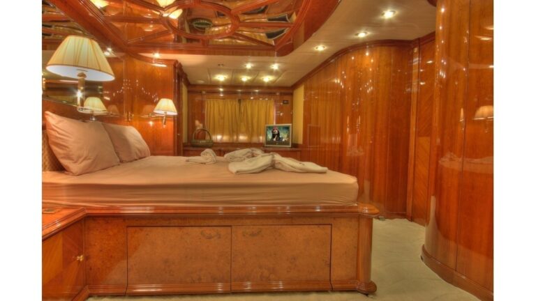 The 32m Yacht DREAM YACHT