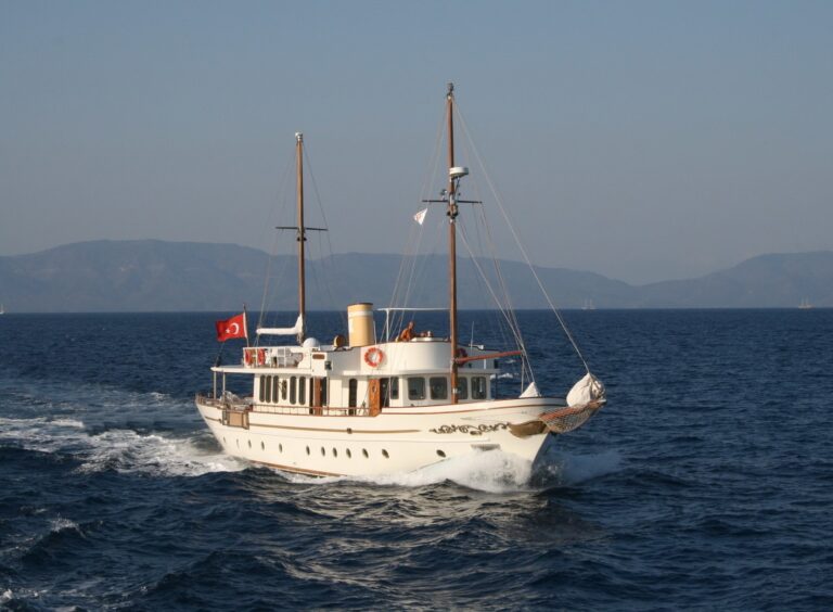Cruising On Board Yacht EL BANDIDO