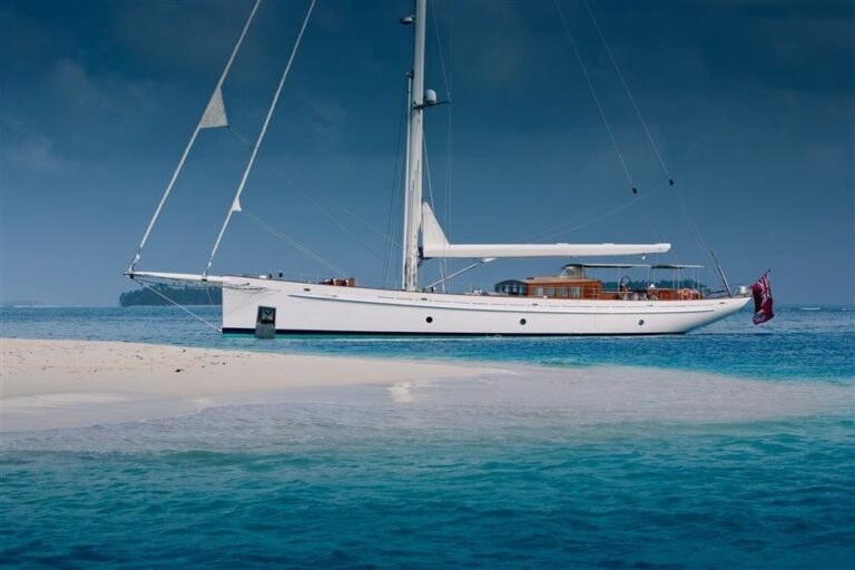 The 32m Yacht EMMALINE