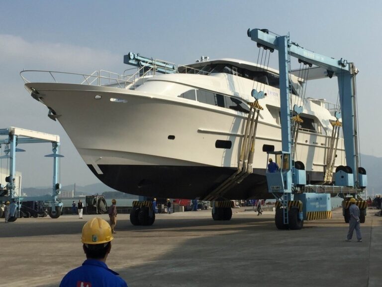 The 32m Yacht GLOBAL 104