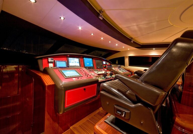Mangusta 105 Yacht (the sistership - Hells Bells)