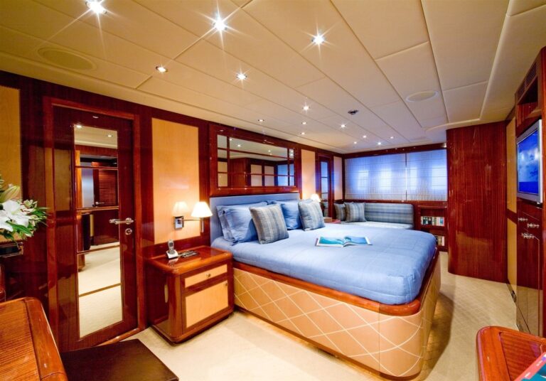 Mangusta 105 Yacht (the sistership - Hells Bells)