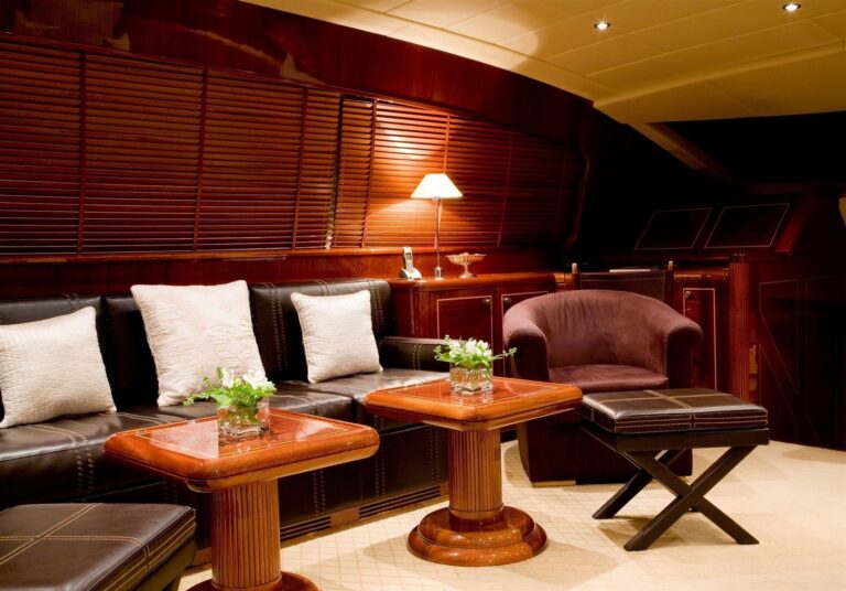Mangusta 105 Yacht (the sistership - Hells Bells)