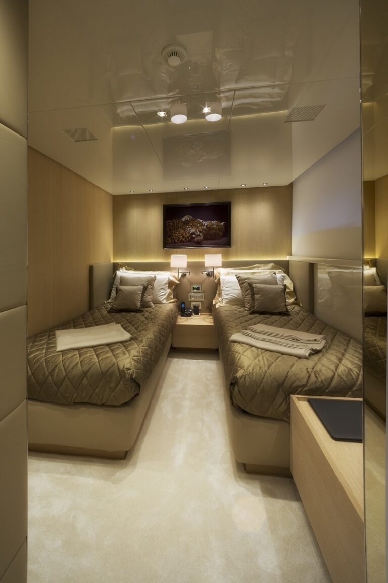 The 32m Yacht INDIGO