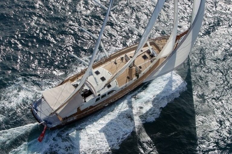 The 32m Yacht KESTREL