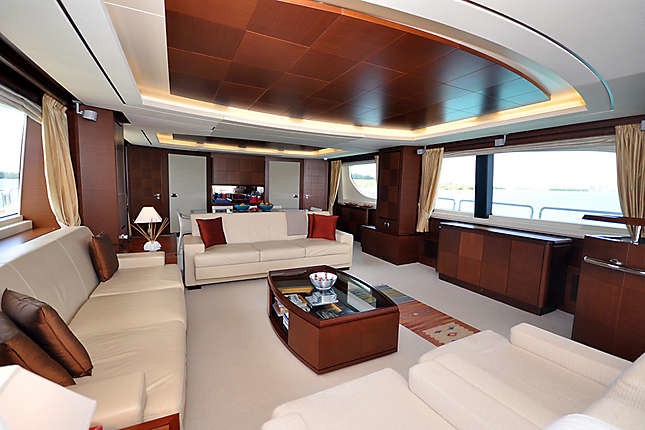 The 32m Yacht LADY CAROLE