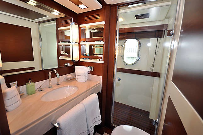 The 32m Yacht LADY CAROLE