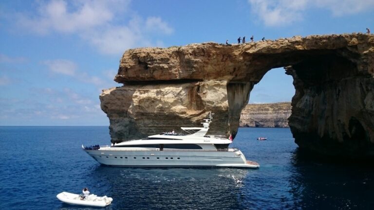 The 32m Yacht LAYAZULA