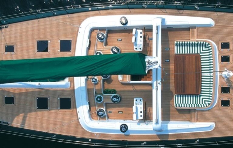 The 32m Yacht NARIIDA