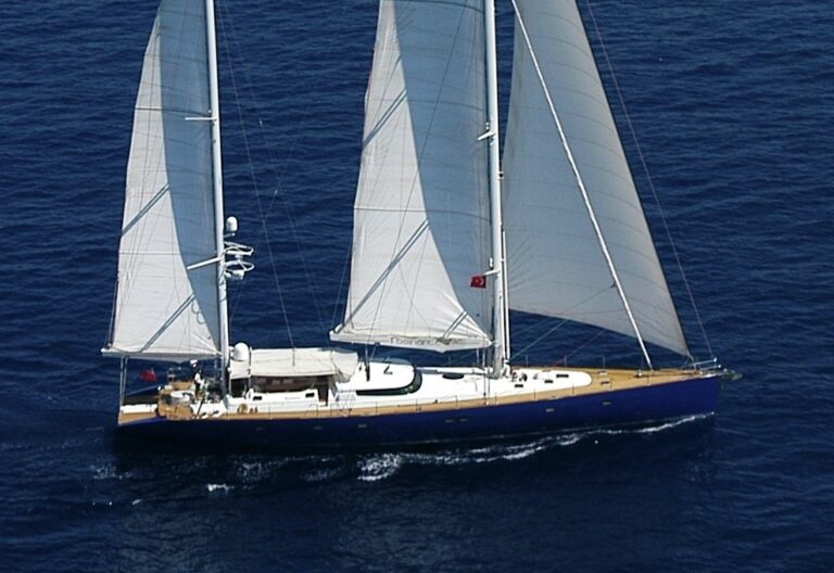 The 32m Yacht ROSINANTE OF NOTIKA