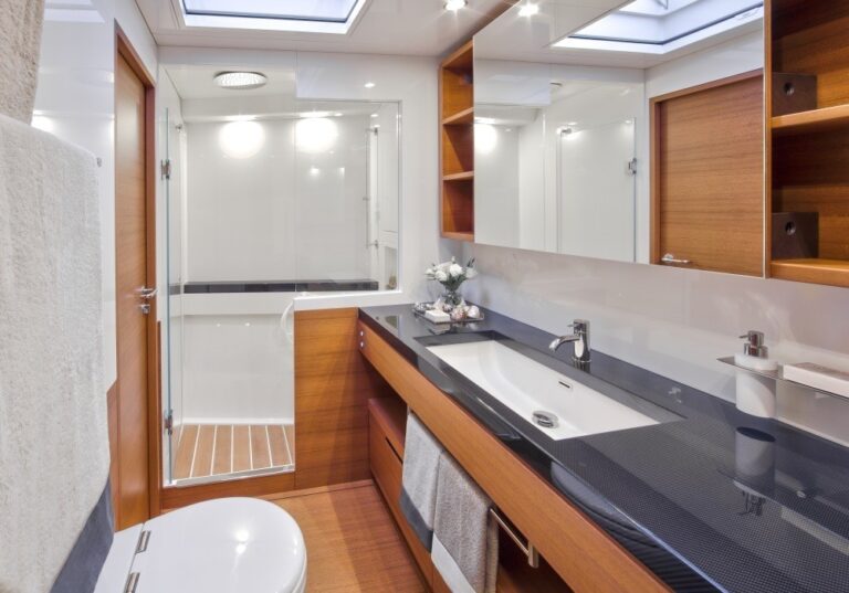 The 32m Yacht SEAWAVE