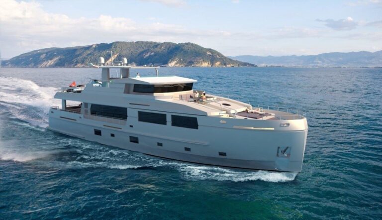 The 32m Yacht SERENITAS