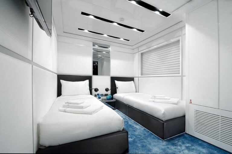 The 32m Yacht SERENITAS