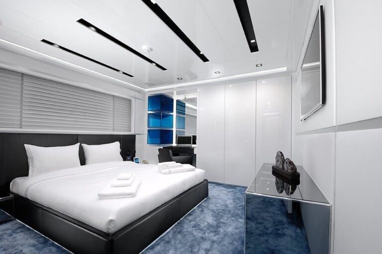 The 32m Yacht SERENITAS