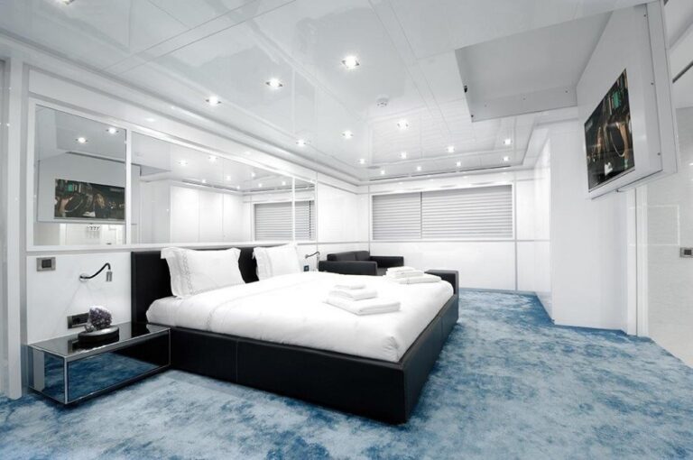 The 32m Yacht SERENITAS