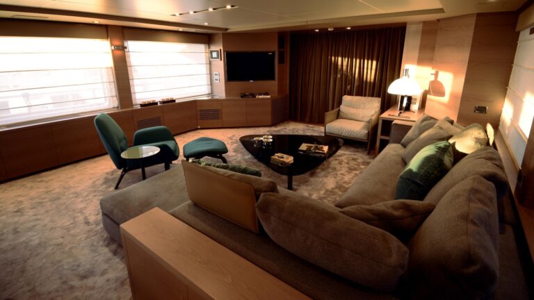 The 32m Yacht SERENITY