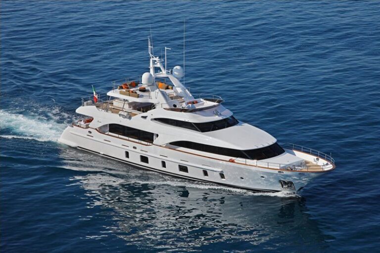 The 32m Yacht SERENITY