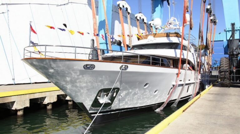 The 32m Yacht SERENITY