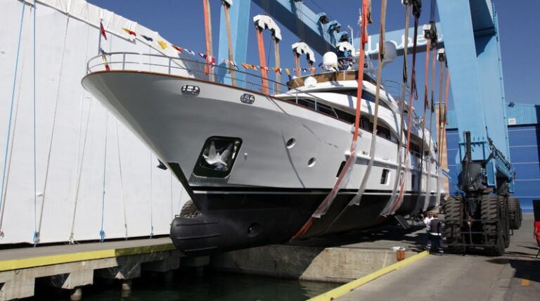 The 32m Yacht SERENITY