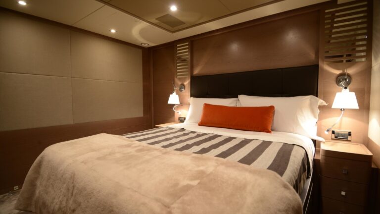 The 32m Yacht SERENITY