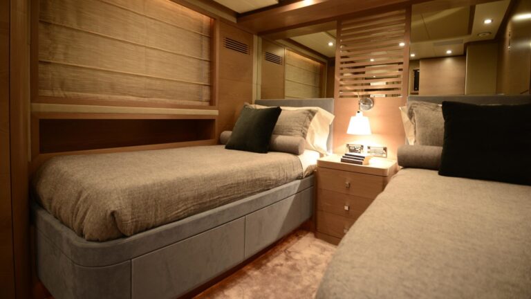 The 32m Yacht SERENITY