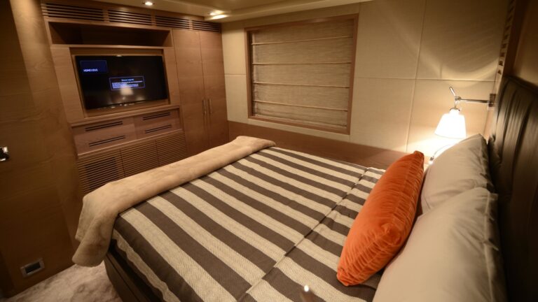 The 32m Yacht SERENITY