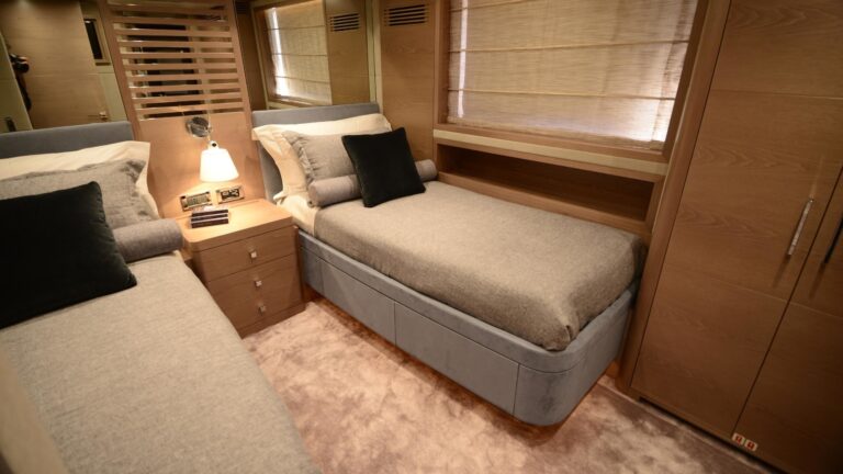 The 32m Yacht SERENITY