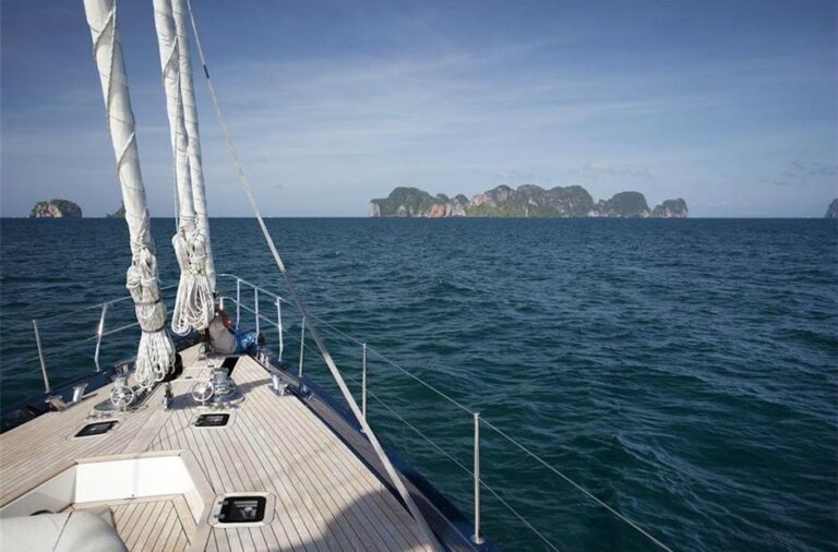 The 32m Yacht SILVER LINING